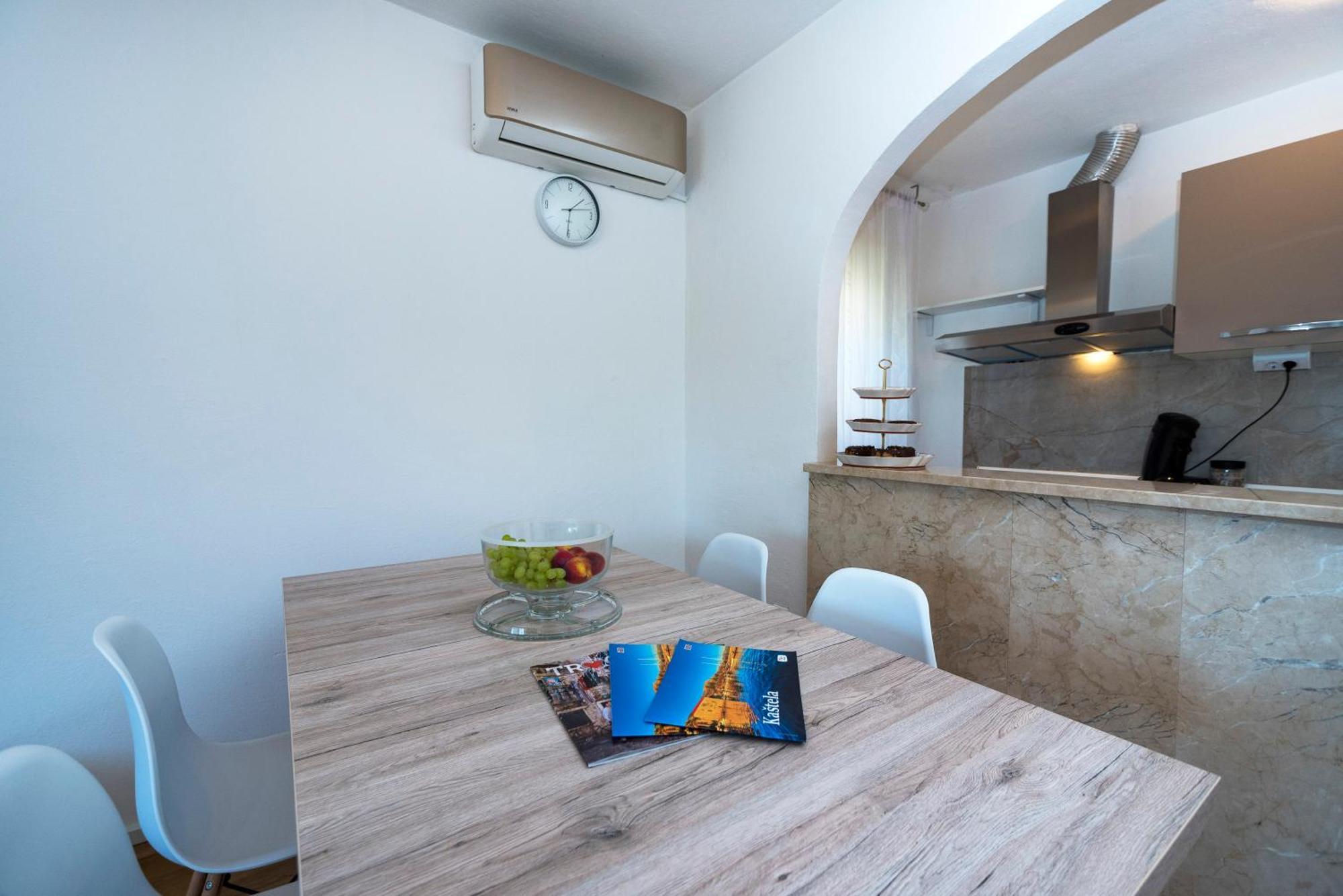 M&M Pelivan Apartments Solin Exterior foto